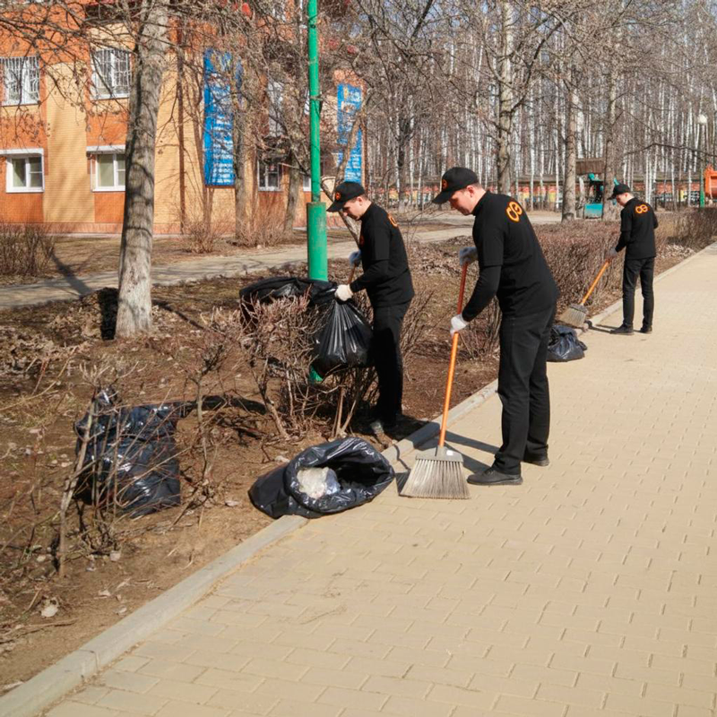 Уборка листьев в Кореновске